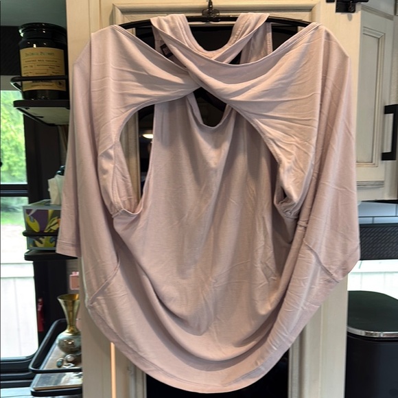 Victoria’s Secret Sleeveless back opens Top size large light dusty pink 💗 - Picture 4 of 5